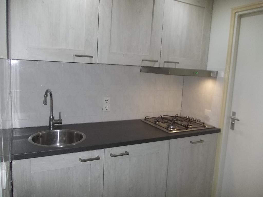Apartment + Studios Insulinde Тилбург Номер фото